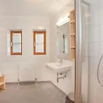 Apartment Near Lift *